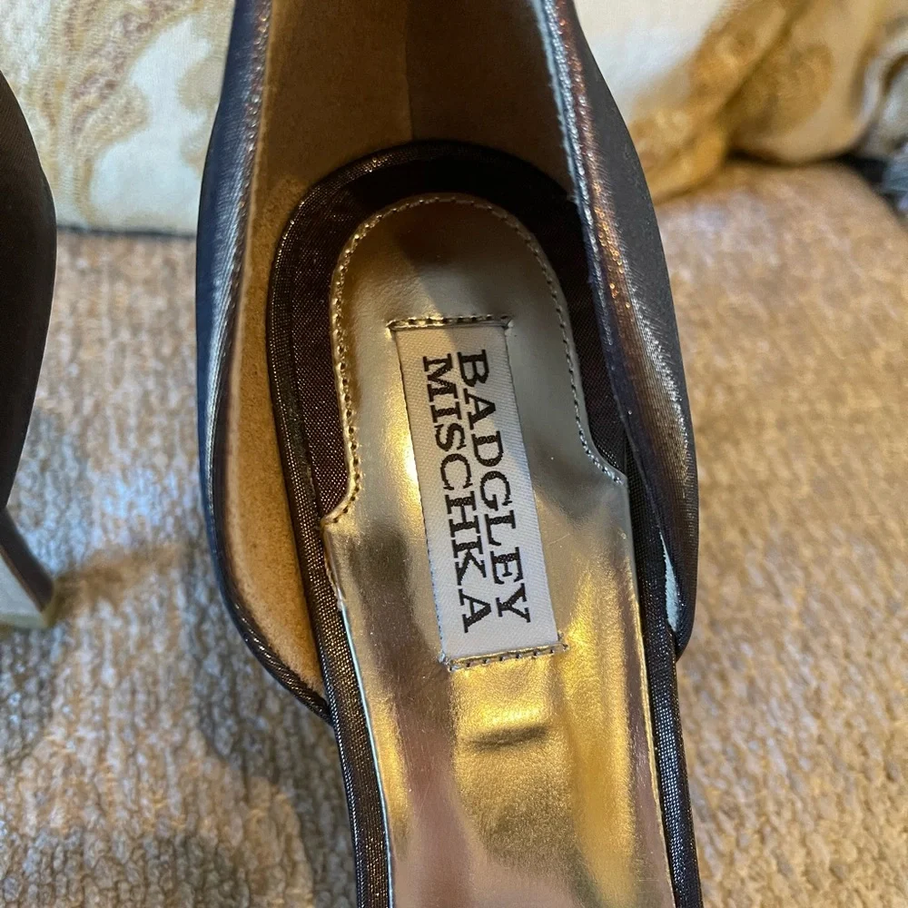 Badgley Mischka Bow Heels - Picture 3 of 8